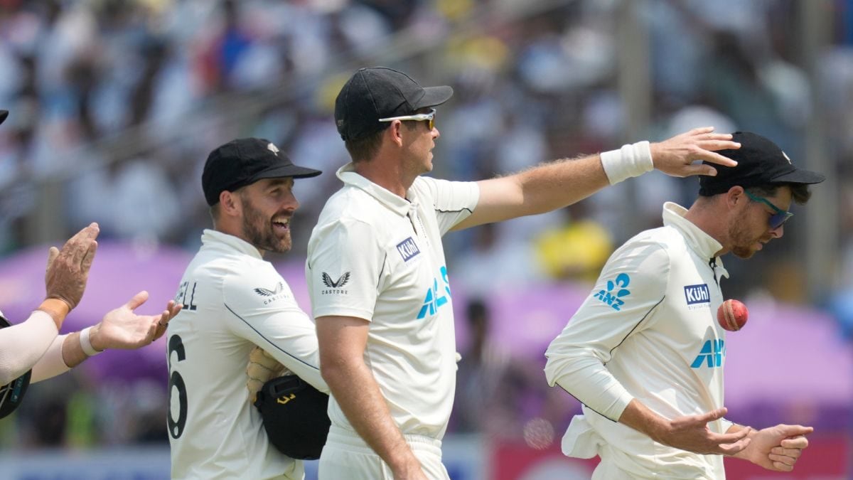 IND vs NZ दुसरी कसोटी, दुसरा दिवस: Santner Seven-fer Humbles India, New Zealand पुश 300 पेक्षा जास्त आघाडी